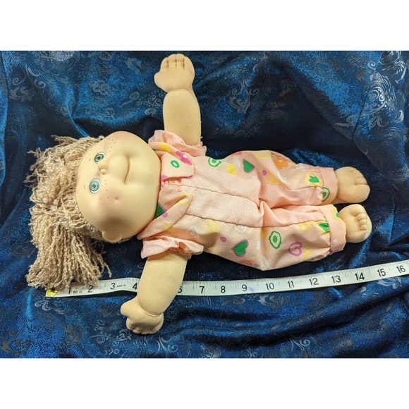 Cabbage Patch Kids First Edition 1990 Doll With Clothes - Picture 2 of 10